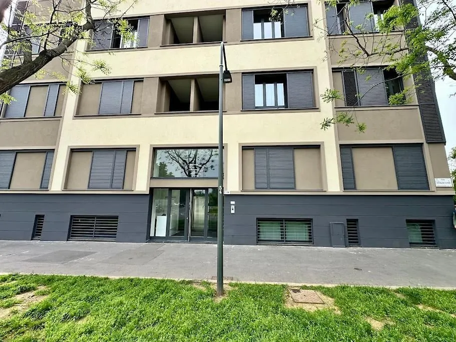 Spacious 2 Room Apartment Milan Italy