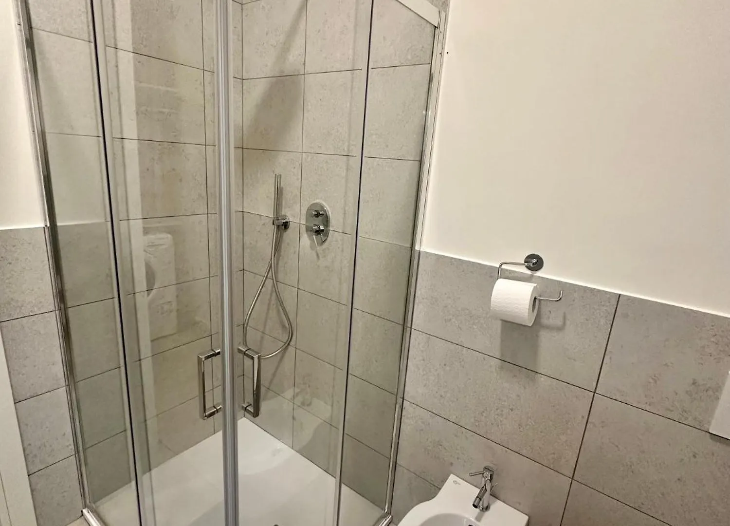 Spacious 2 Room Apartment Milan