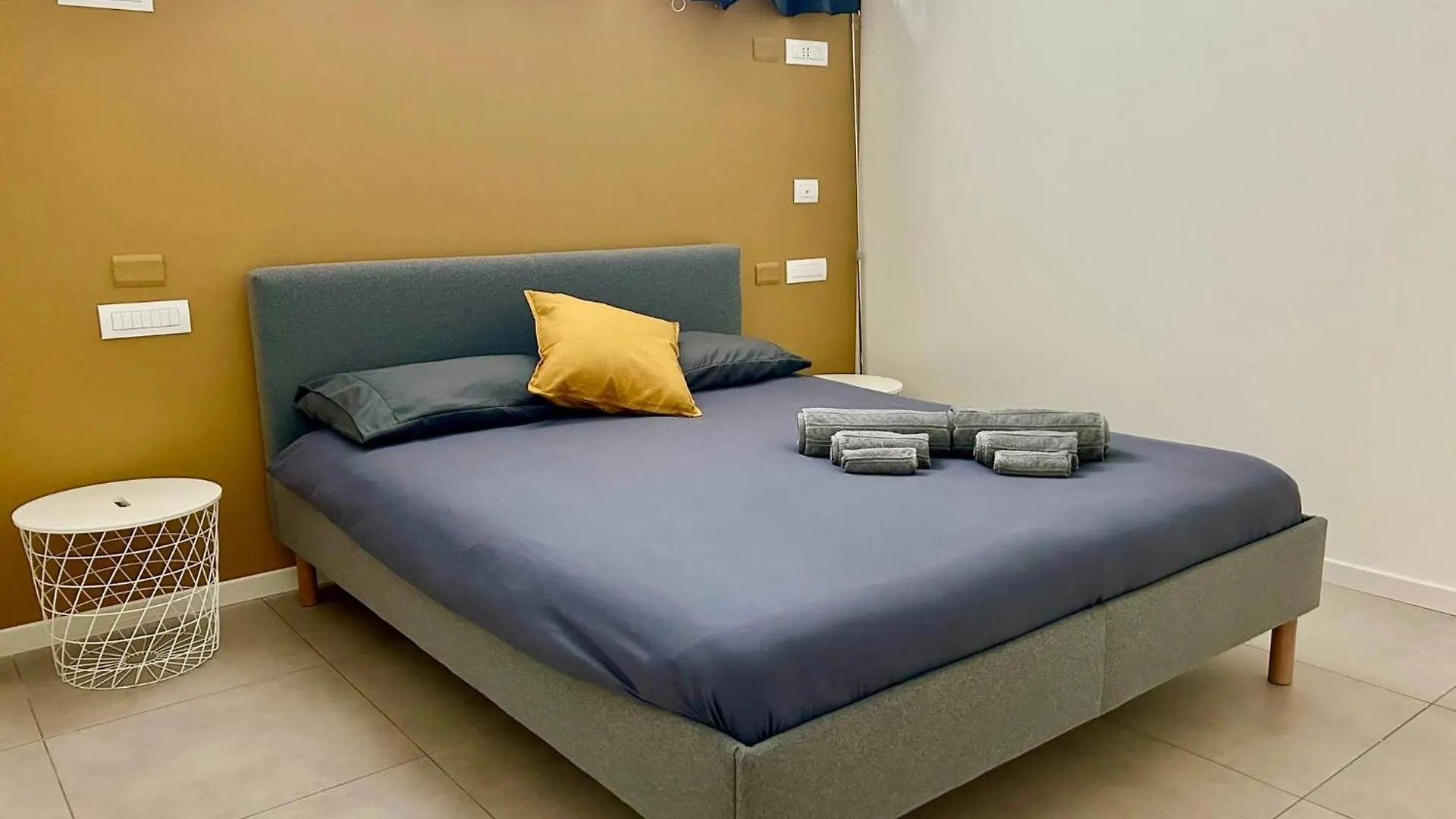 Spacious 2 Room Apartment Mediolan 0*,  Włochy